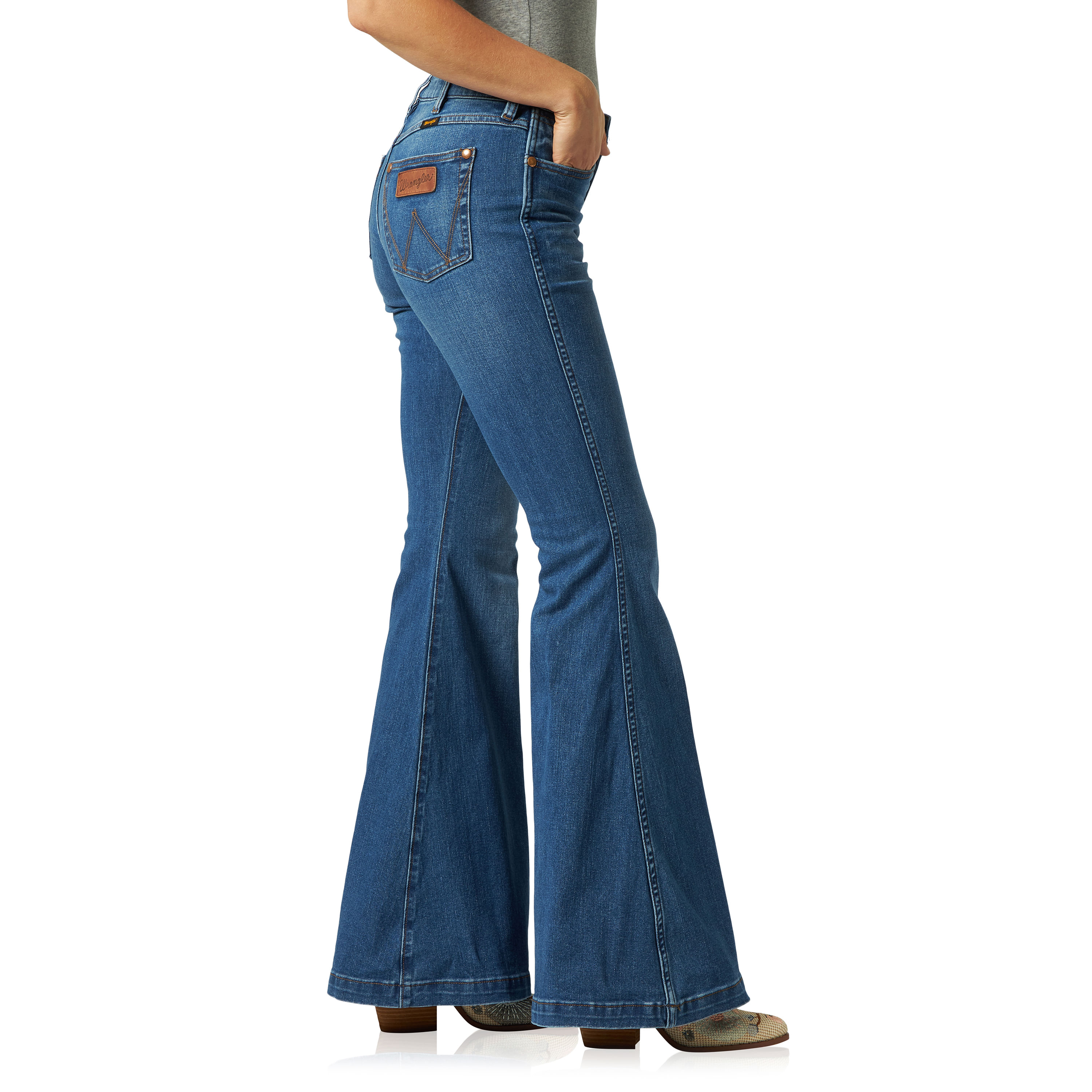 Ladies-Wrangler-Gabriela-Retro-Jeans-237295.jpg?v=637110974571570000